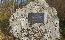 Obelisk ku czci por. Stanisława Paderewskiego w Bydlinie