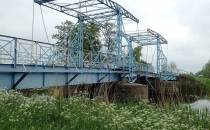 Zabytkowy most zwodzony na rz. Tinie