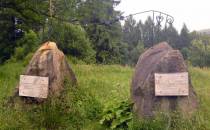Przełęcz Wyżna - pomnik Harasymowicza