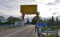 Zwodzony most na rzece Szkarpawie, zwany żółtym.