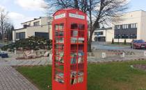 Budka telefoniczna z książkami w Gostyni