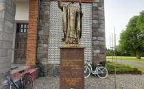 Pomnik Jana Pawła II w Jednorożcu