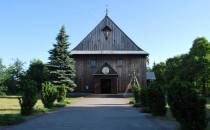 Zabytkowy drewniany kościół 