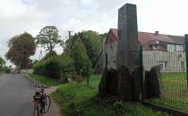 Obelisk upamiętniający poległych mieszkańców Zdbowa w czasie I WŚ