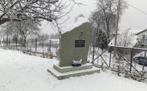 Kamień pamiątkowy mjr Adolfa Pilcha