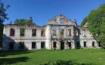 Ruiny pałacu we Włodowicach