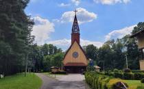 Kościół pw. Matki Bożej Różańcowej.