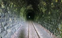 Jawornik Polski - Szklary - Tunel kolejki wąskotorowej z kamiennych ciosów