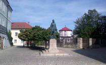 Nove Mesto koło muzeum