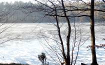 Jezioro Pałsznik skute lodem