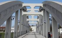 Betonowy most nad Olzą