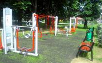 siłownia i plac zabaw w parku w Komorowicach
