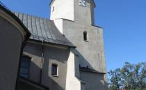 Widok wieży kościoła z zegarem
