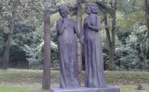 Rzeźba symbolizująca kobiety opłakujące poległych
