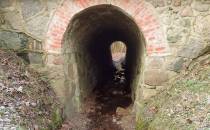 tajemniczy tunel pod drogą 221