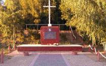 Pomnik 13 pomordowanych