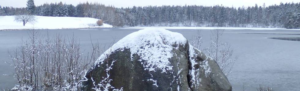 Zimowa wędrówka wśród perełek krajoznawczych Lasów Mirachowskich