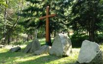Krzyż i Kamienie Rocznicowe