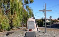 Pomnik w Truskawiu,  upamiętniających ofiary II wojny światowej