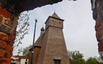 Drewniany kościół w Ostropie.