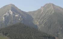 po lewej Plačlivá skála, 2142 m,  po prawej: Havran 2152 m