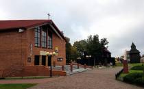Nowy i stary kościół pw. św. Stanisława Biskupa Męczenika i św. Mikołaja w Malanowie