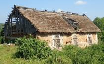 Stare, opuszczone zabudowania wsi