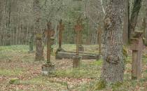 Zabytkowy cmentarz mieszkańców wsi