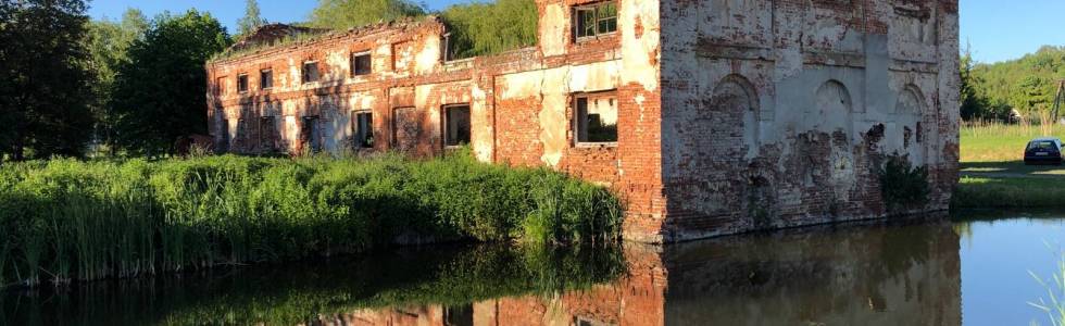 Wierzchoniów: Kamiennym Dołem do ruin starej papierni w Celejowie