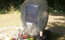 Kamień ku pamięci Juliusza Rogera