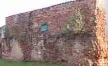 Pozostałości murów obronnych z XIV w.