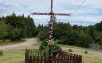 Przydrożny krzyż w miejscowości Orle