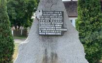 Obelisk w Łowiczu Wałeckim