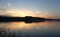 Zachód słońca nad jeziorem Bartężek