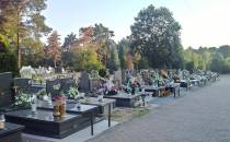 1200px-Białobrzegi_(Tomaszów_Mazowiecki)_cemetery,_Poland