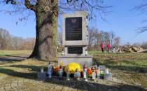 Pomnik ku pamięci zamordowanych Polaków.