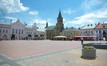 800px-Rynek_Market_Square_Sanok_2012